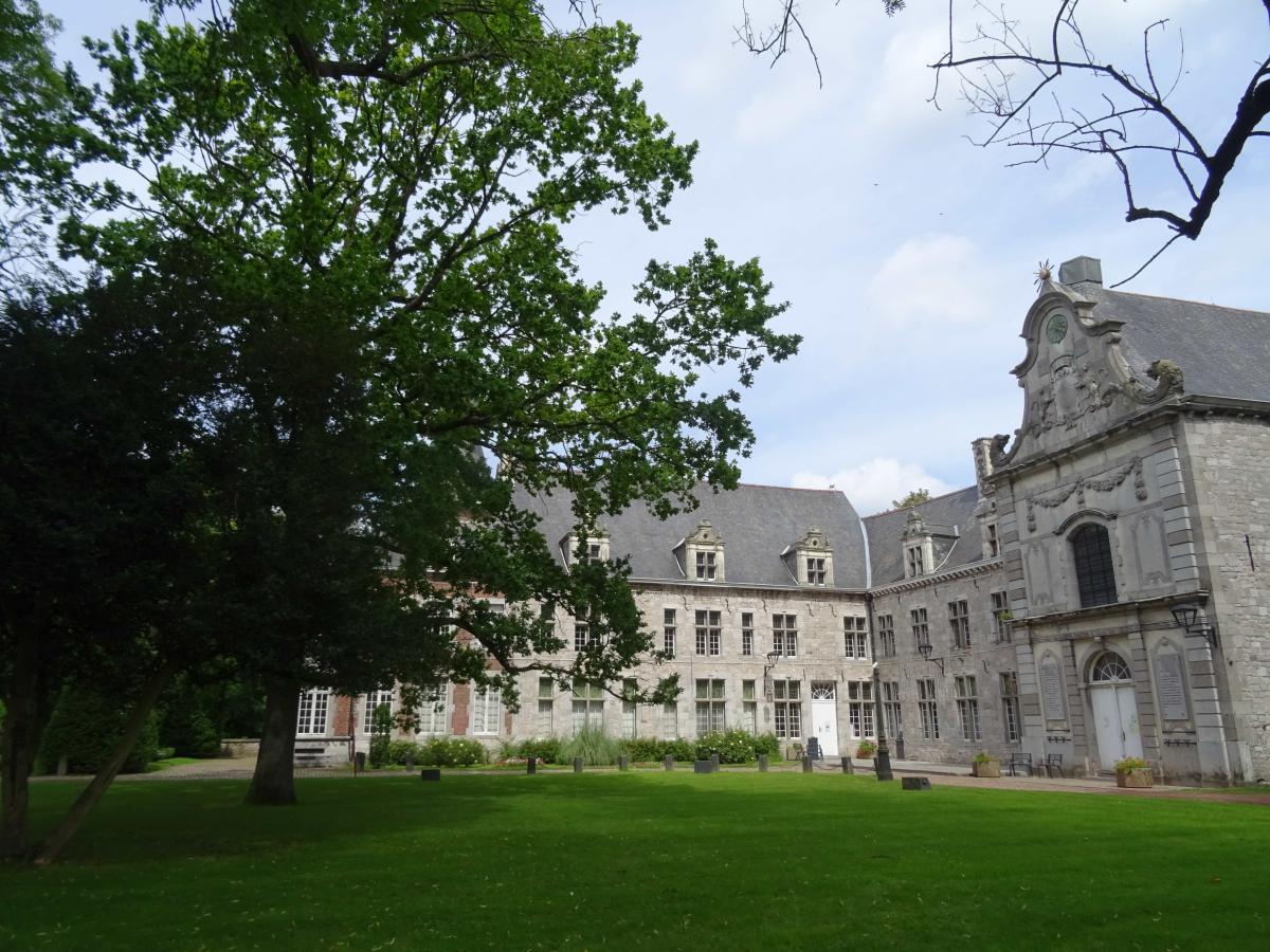 Parc Communal à Fontaine-l'Evêque 