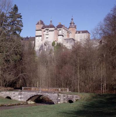 vue sur le château de Modave
