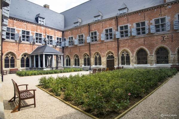 La cour intérieure