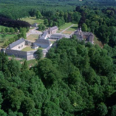 vue aérienne sue le château de Modave