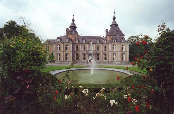 Vue sur l'avant du château