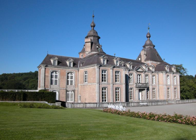 Vue sur le château de Modave