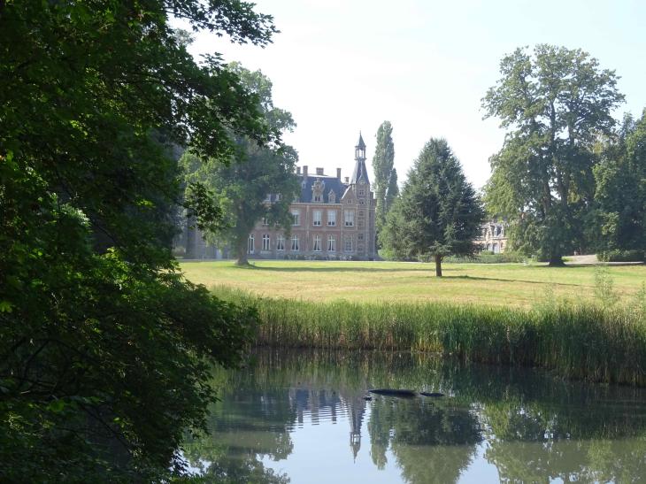 Parc du Château De Louvignies (Chaussée-Notre-Dame-Louvignie) 